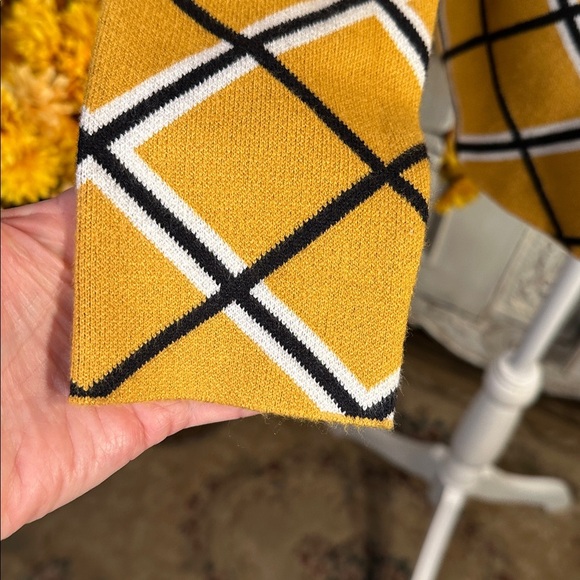 Tahari Mustard and Black Plaid Mock Turtleneck Long Sleeve Sweater NWOT - Picture 7 of 13